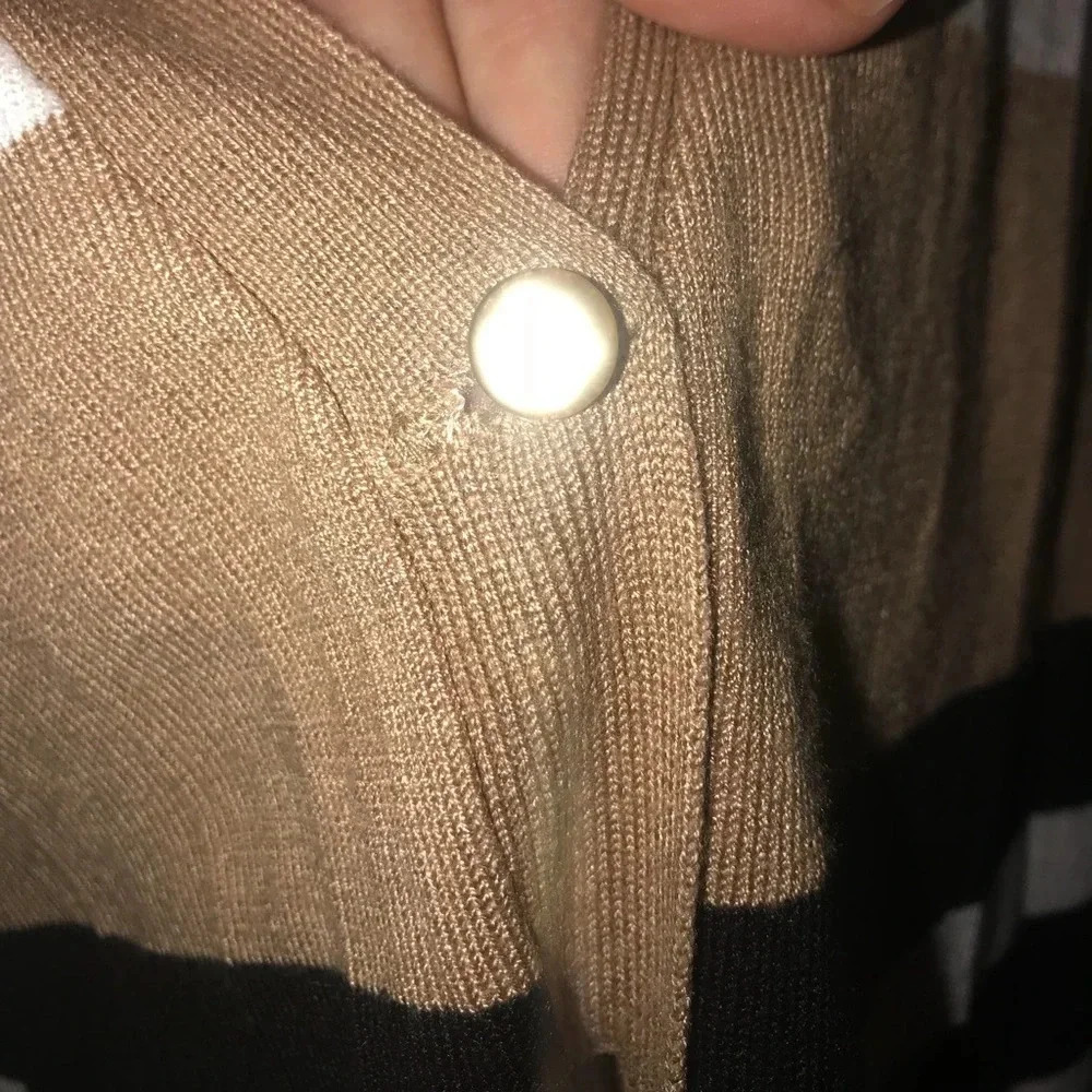 🧾 Striped Sweater - Picture 2 of 5